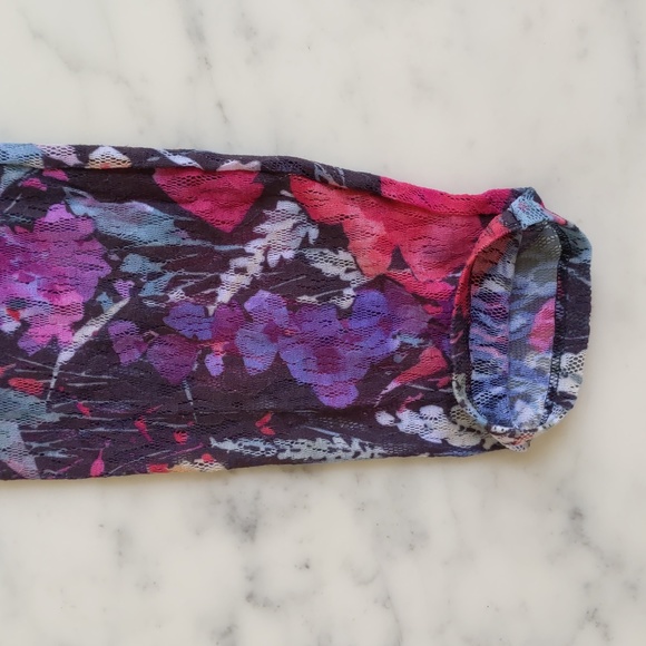 NWOT. 100% Nylon Stretch Multi Color Floral Legging. - Picture 5 of 5